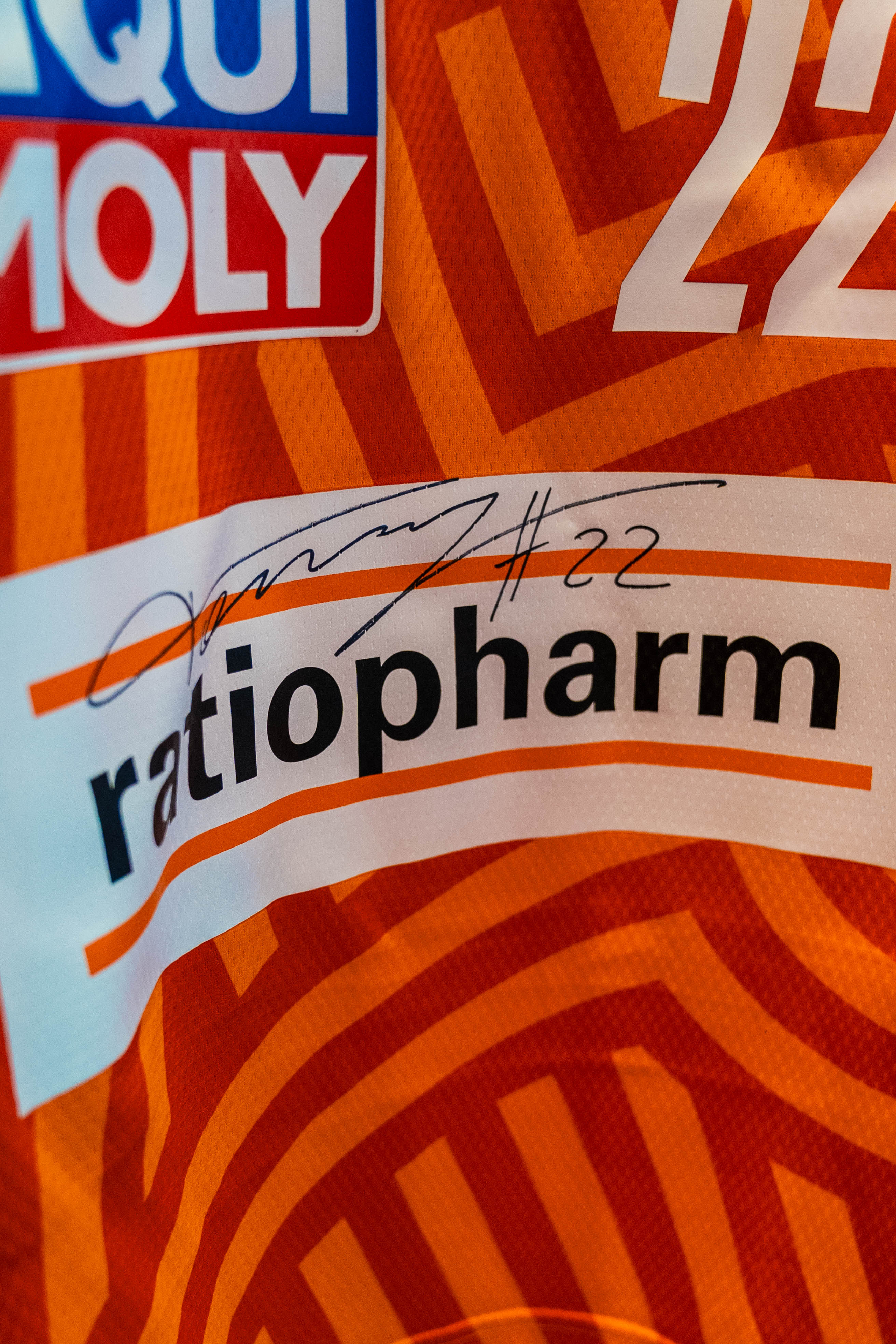 Signiertes Spielertrikot #22 Klepeisz