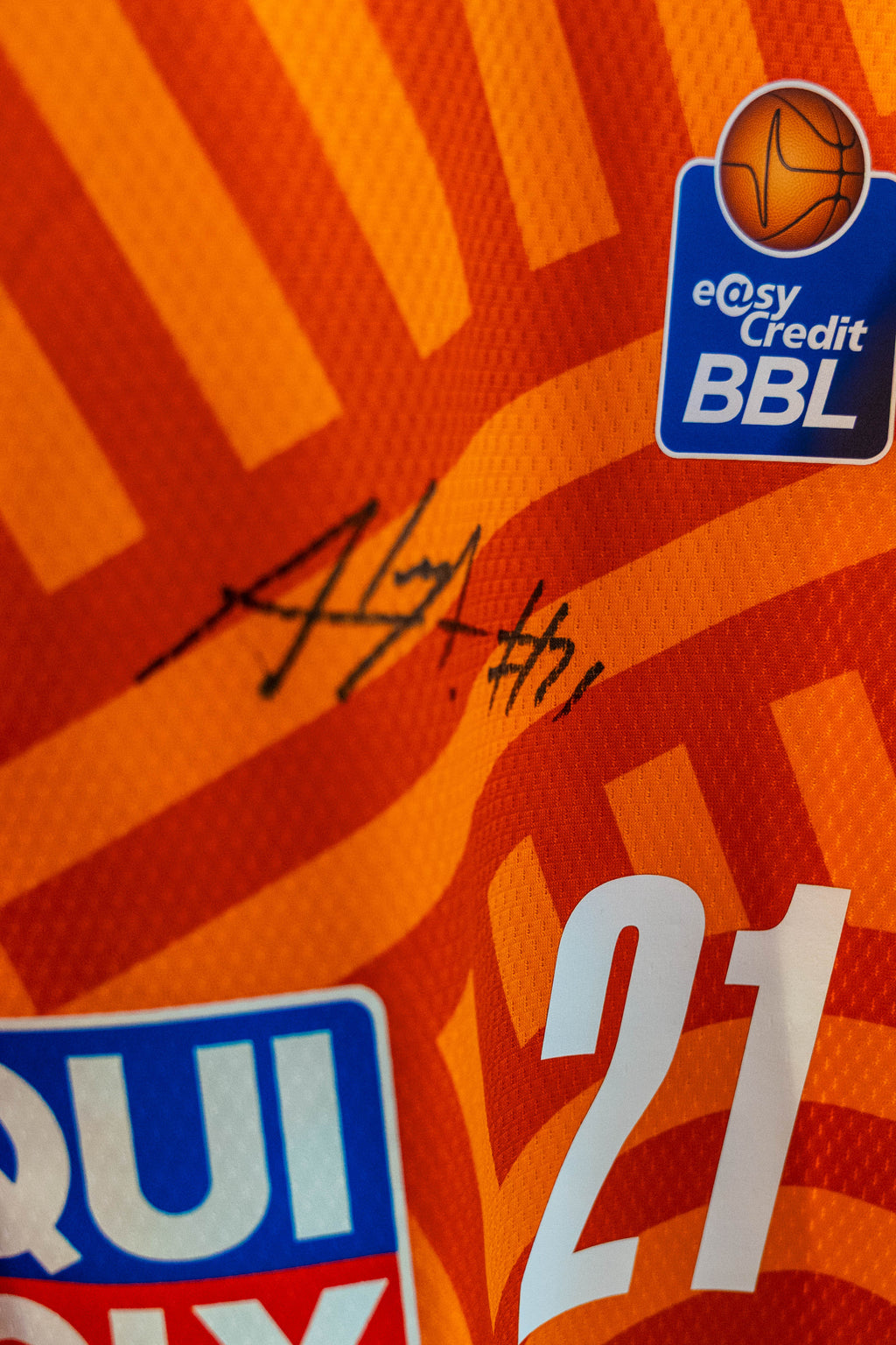 Signiertes Spielertrikot #21 Anigbata