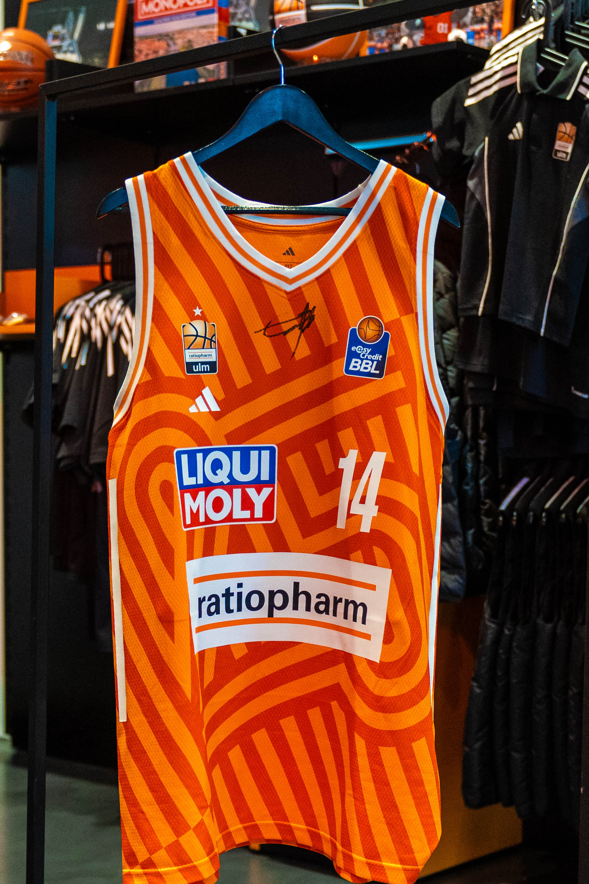 Signiertes Spielertrikot #14 Aiyamenkhue