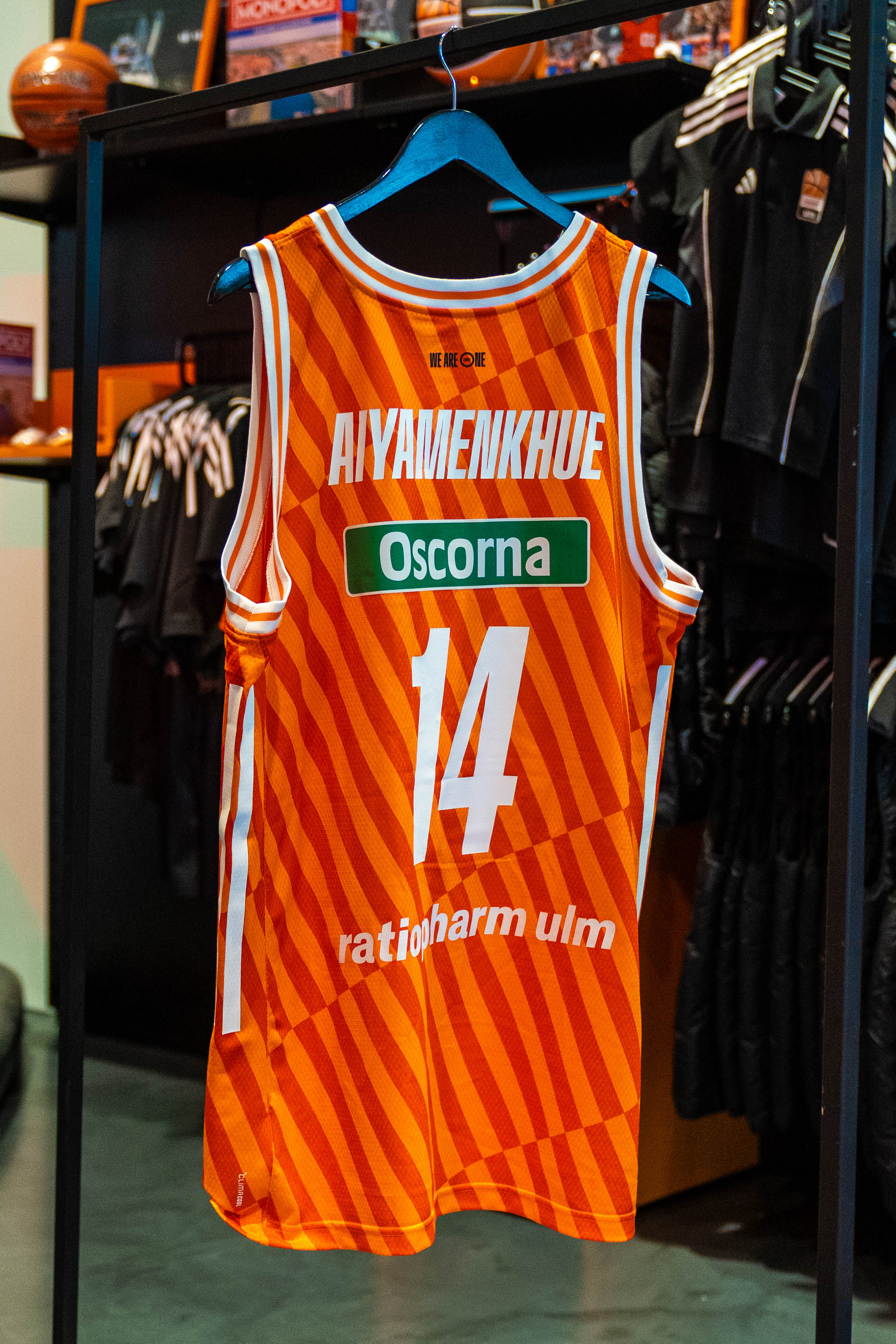 Signiertes Spielertrikot #14 Aiyamenkhue