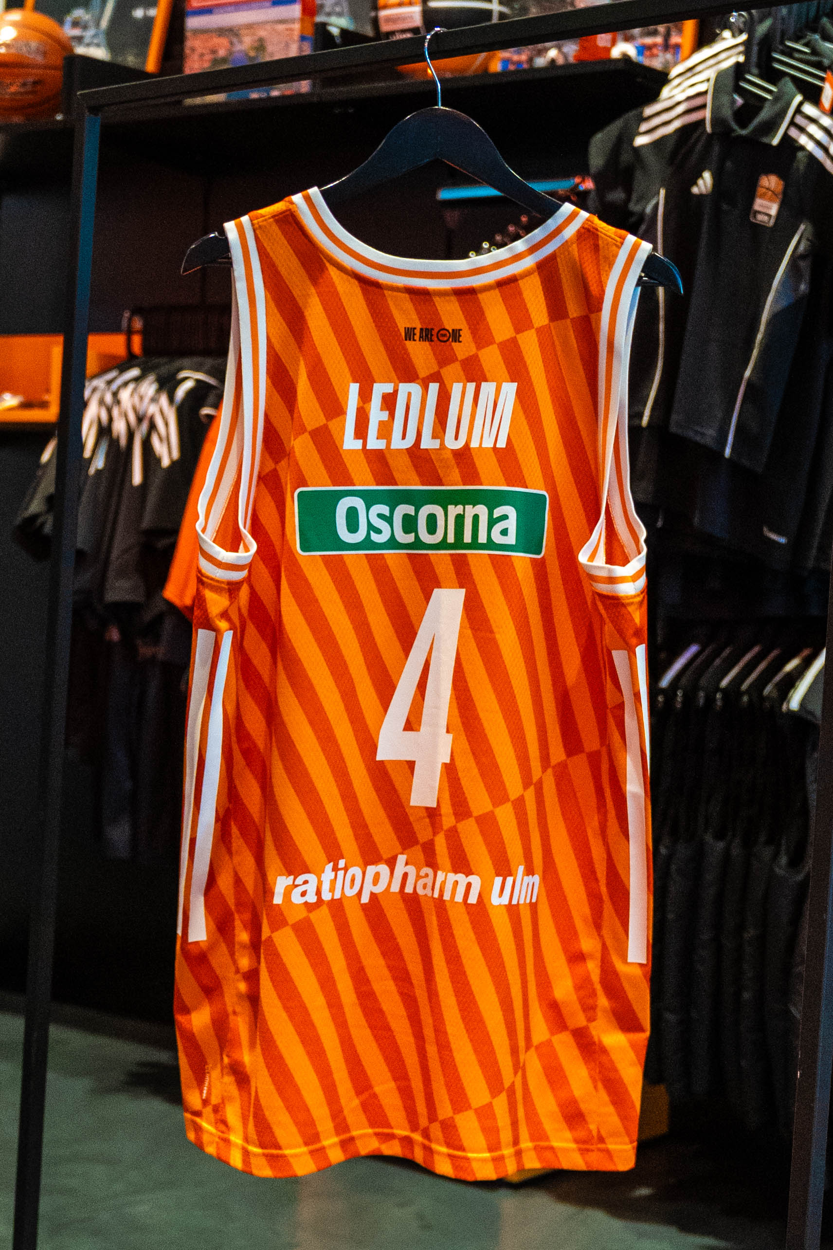 Signiertes Spielertrikot #4 Ledlum