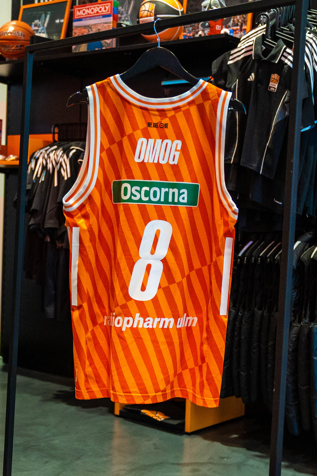 Signiertes Spielertrikot #8 Omog